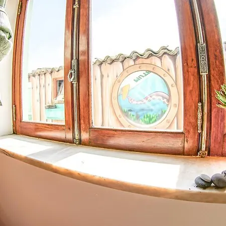 Portuguese Loveboat Hostel Baleal
